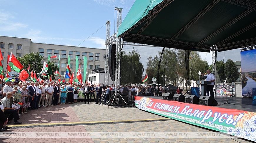 Лукашенко пришел на митинг в Гродно