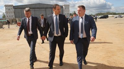 Головченко ознакомился с реконструкцией Оршанского авиаремонтного завода