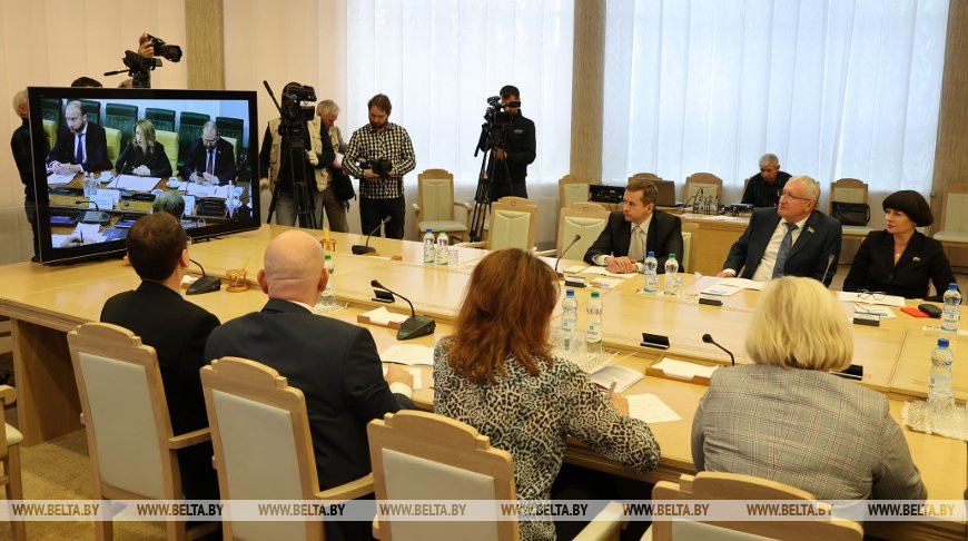 Заседание Межпарламентской комиссии Совета Республики и Совета Федерации по межрегиональному сотрудничеству прошло на Форуме регионов