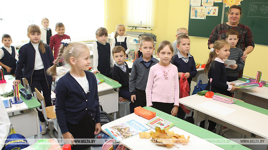 Руководители Гомельской и Брянской областей посетили среднюю школу