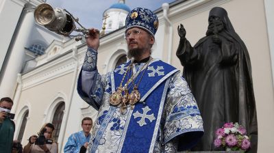 Памятный камень на месте строительства новой колокольни заложили в Жировичском монастыре