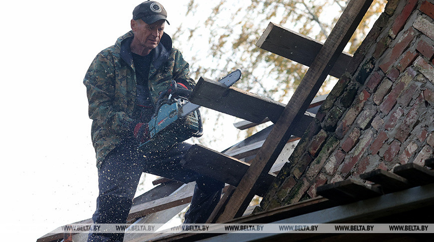 Пенсионер более трех лет восстанавливает часовню XIX века в Толочинском районе