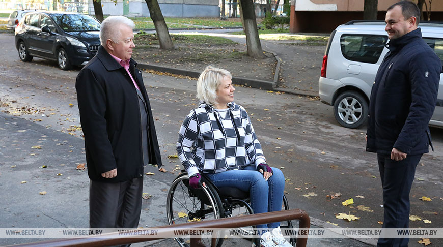 Подъемное устройство в подъезде жилого дома установили для инвалида Натальи Татаринцевой в Гомеле