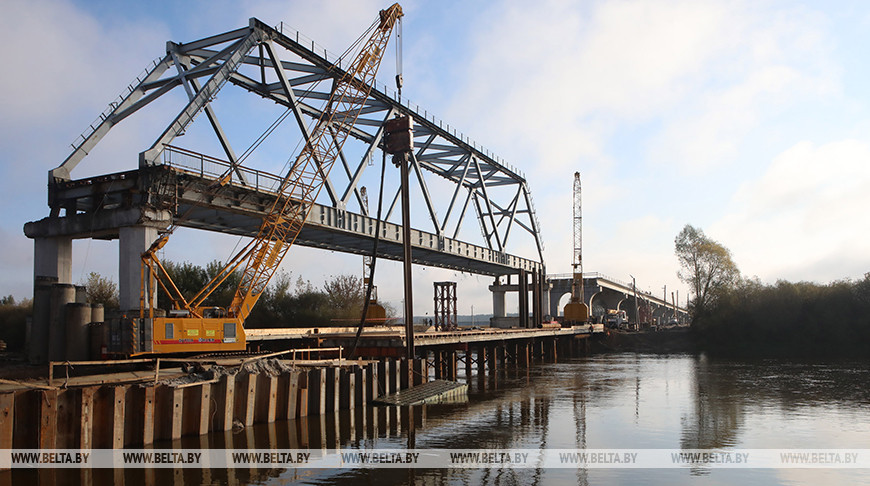 Новый мост через Днепр возводится в Рогачеве