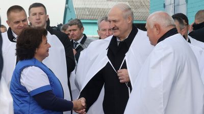 Лукашенко посетил МТК "Ваньковщина" в Слуцком районе
