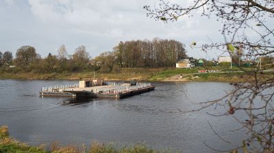 Новый паром через Западную Двину курсирует в поселке Сураж