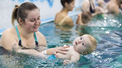 Школа раннего плавания работает в Минске