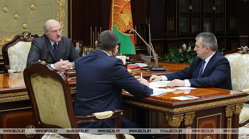 Лукашенко обсудил с Крупко и Субботиным работу аграрного сектора