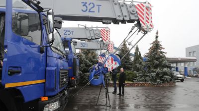 Автопарк "Белоруснефти" пополнили уникальные 32-тонные краны МАЗа