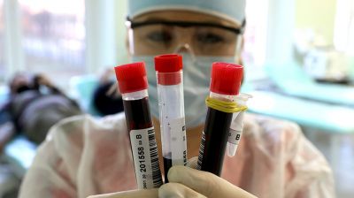 Выздоровевшие от COVID-19 сдают плазму крови в Витебске