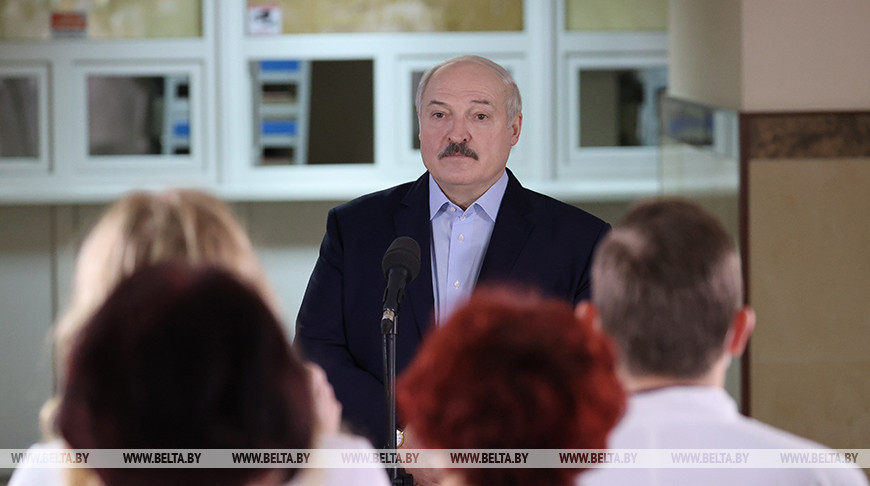 Лукашенко посетил районную больницу в Столбцах