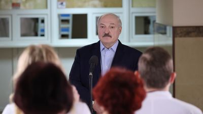 Лукашенко посетил районную больницу в Столбцах
