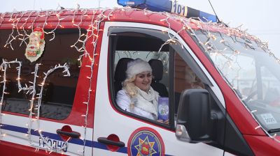 В Гродно прошел автопробег Дедов Морозов и Снегурочек