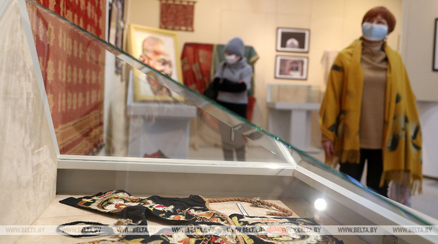 В Могилеве открылась выставка художественного индийского текстиля