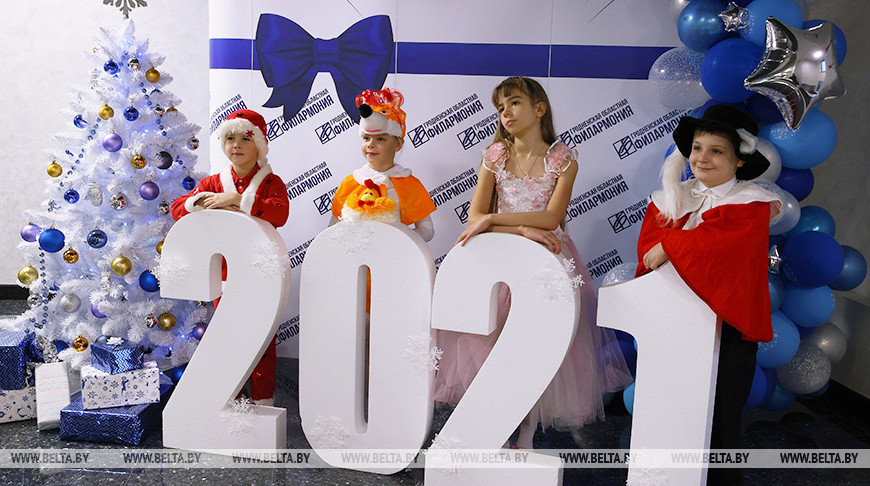 Новогодние подарки от председателя облисполкома получили 600 детей Гродненской области