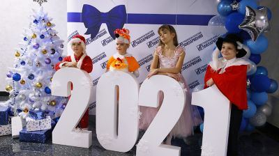 Новогодние подарки от председателя облисполкома получили 600 детей Гродненской области
