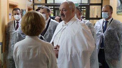 Лукашенко в канун Нового года посетил РНПЦ детской онкологии, гематологии и иммунологии