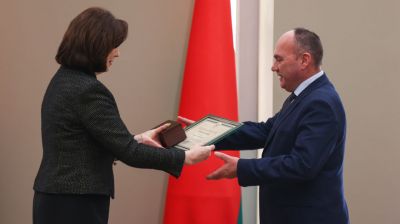Кочанова вручила государственные награды