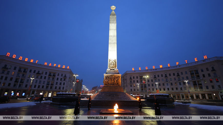 Венок от делегатов ВНС возложили на площади Победы в Минске