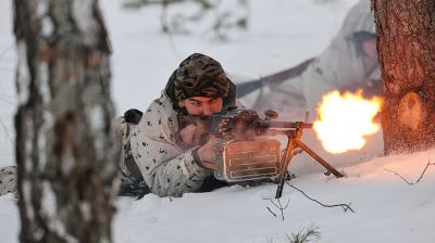 Брестские десантники проводят тактическое учение