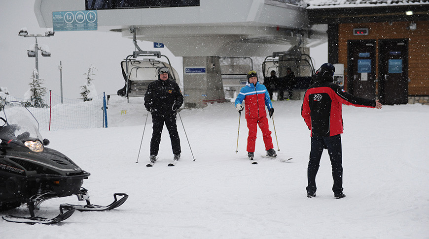 Лукашенко и Путин продолжили общение за катанием на горных лыжах