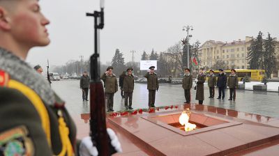 Представители Госсекретариата Совбеза возложили цветы к монументу Победы