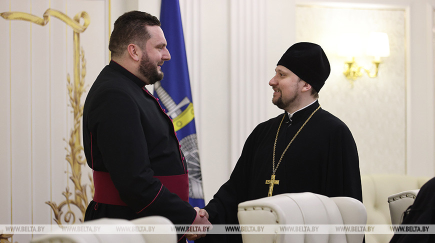 Представителей религиозных конфессий и госорганов объединил круглый стол в Минске