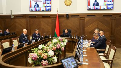 Головченко потребовал принять меры для реализации директив о развитии ЖКХ и стройотрасли