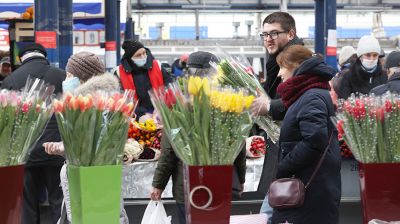 Большой цветочный базар открылся на Комаровском рынке