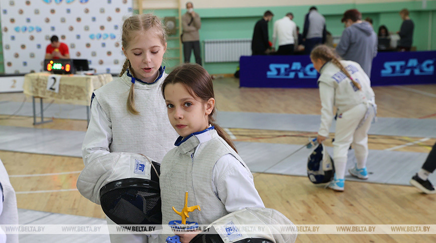 Более 150 юных фехтовальщиков поспорили за награды соревнований "Клинки Полесья"