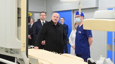 Лукашенко посетил Молодечненскую центральную районную больницу