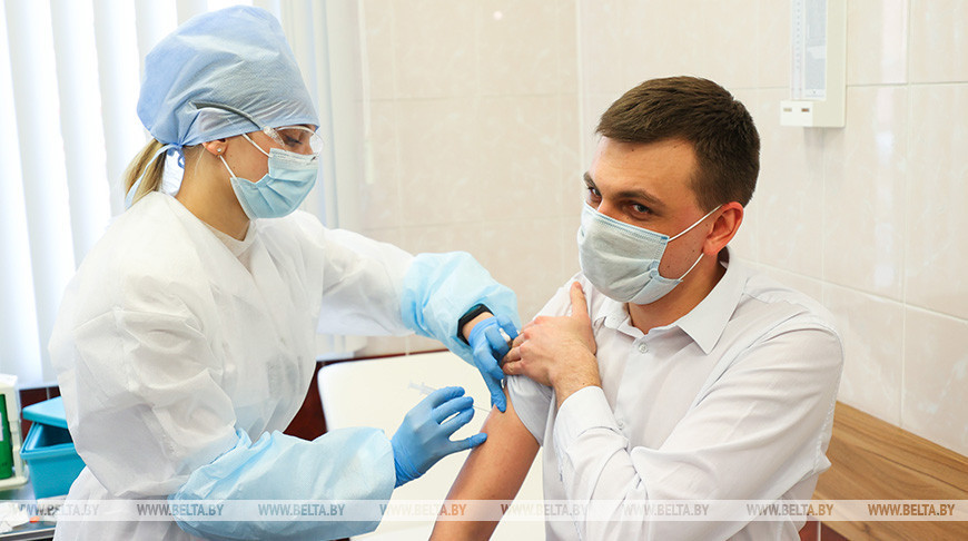 В Минске привили первого пациента китайской вакциной от COVID-19