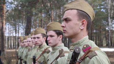 Об этом нельзя забывать - узников лагерей смерти почтили у мемориального комплекса в Озаричах