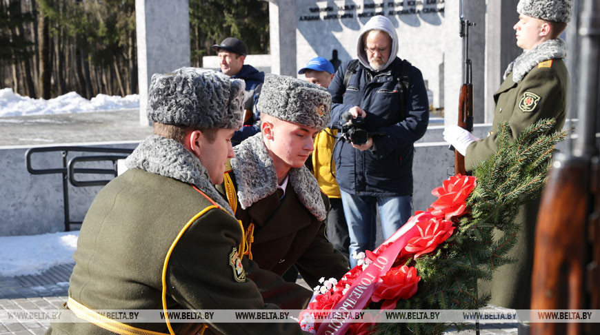 Погибших в годы ВОВ почтили у мемориала в деревне Ола