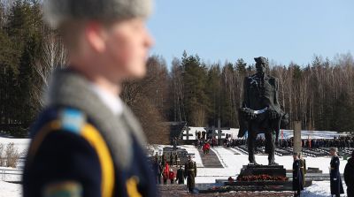 Акция памяти "Приди и поклонись" в мемориальном комплексе "Хатынь"