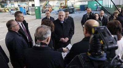 Лукашенко посетил кожевенный завод в Гатово
