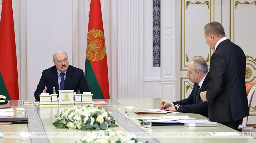 Лукашенко провел совещание по оптимизации сети загранучреждений