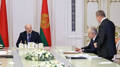 Лукашенко провел совещание по оптимизации сети загранучреждений