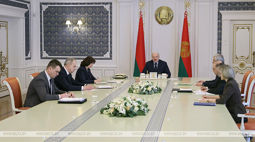 Лукашенко собрал совещание по вопросам деятельности в стране политических партий