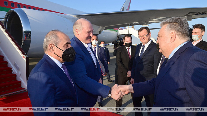 Лукашенко прилетел в Баку