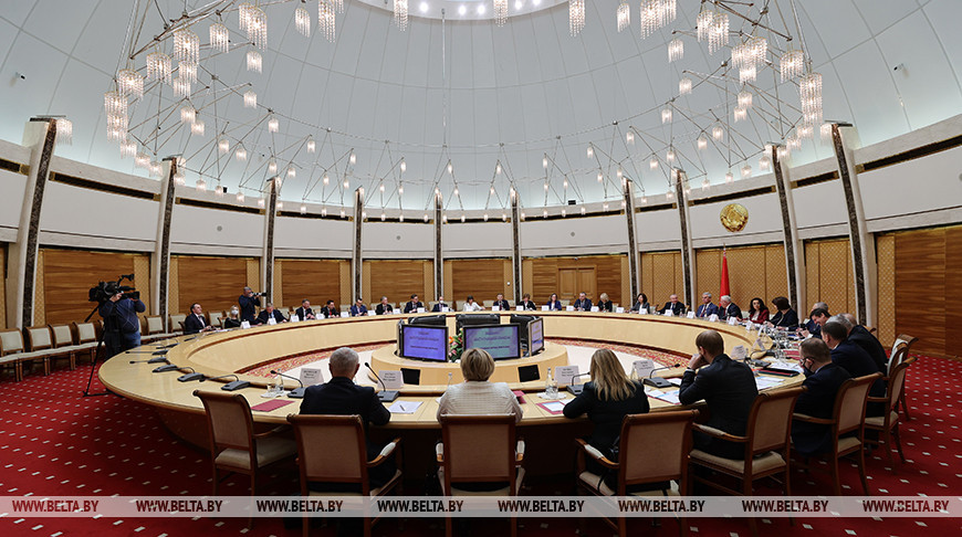 Заседание Конституционной комиссии проходит в Минске