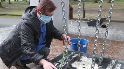 Работы по благоустройству у мемориального знака "Жертвам Чернобыля" идут в Могилеве