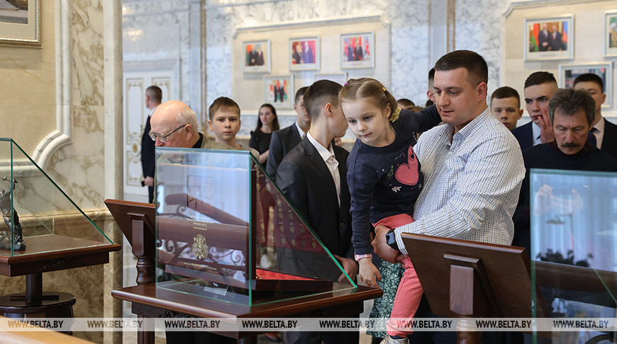Дворец Независимости посетили курсанты и сотрудники Академии МВД