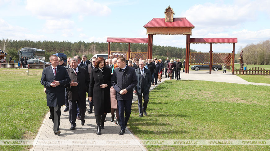 Кочанова посетила памятник природы "Голубая Криница"