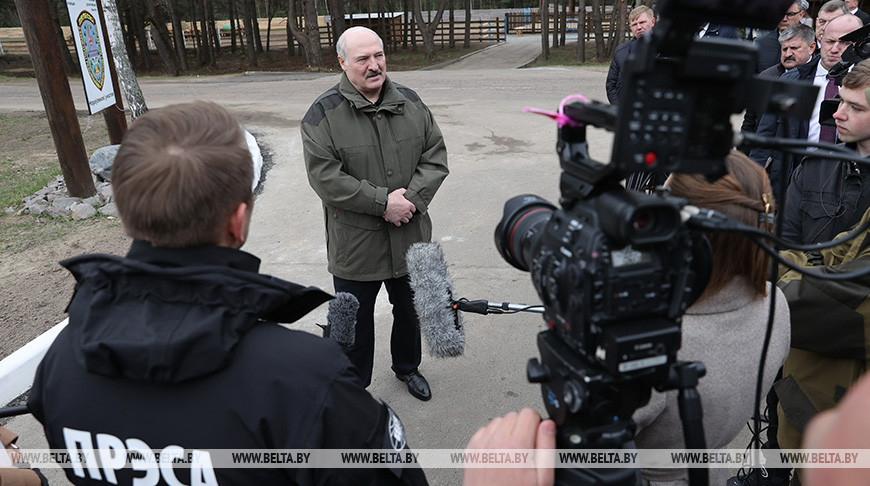 Лукашенко ответил на вопросы журналистов во время посещения Полесского радиационно-экологического заповедника