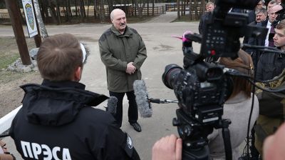 Лукашенко ответил на вопросы журналистов во время посещения Полесского радиационно-экологического заповедника