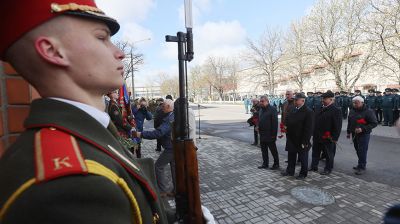 Цветы к мемориальной доске ликвидатору Василию Игнатенко возложили в Минске