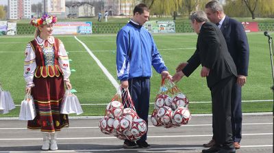 Обновленный футбольный стадион открыли в Калинковичах