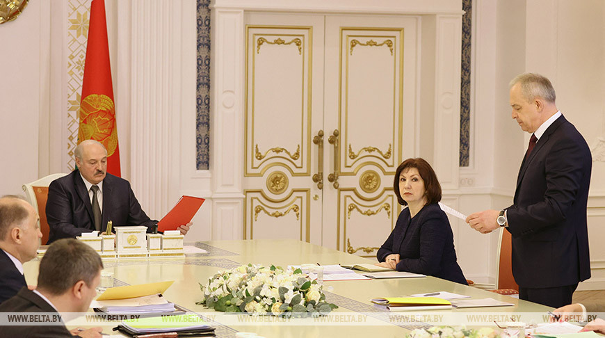 У Лукашенко вновь обсудили законодательство о госслужбе