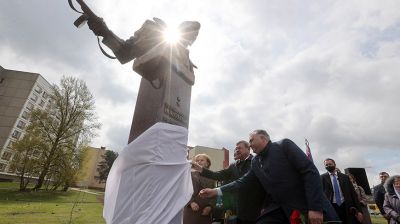Памятник Иону Солтысу открыли на улице Ваупшасова в Минске